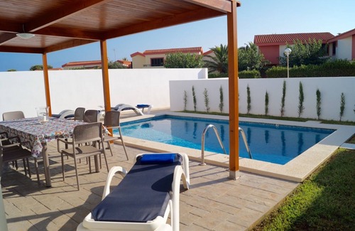 Cala'n Bosch Villa | VILLA WITH 4 BEDROOMS, PRIVATE POOL AND A/C