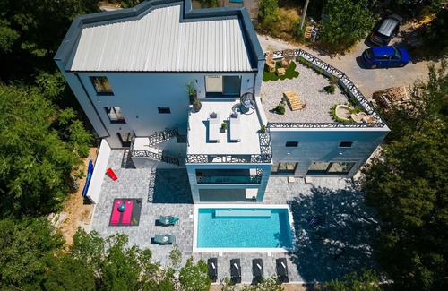 Crikvenica Villa | Villa with a pool and spa