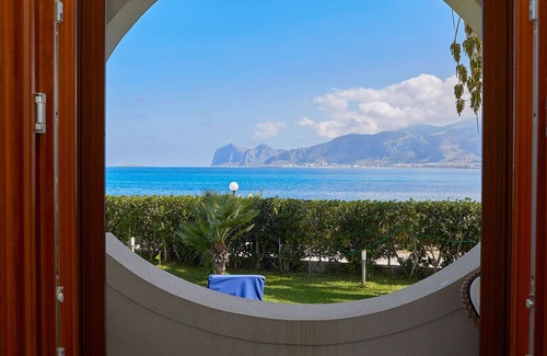 Carini Villa | Villa with direct sea access near Palermo