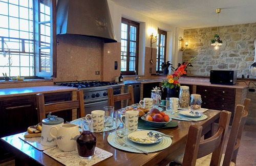 Montecolognola Villa | Villa with fantastic lake views and large pool near Tuscany