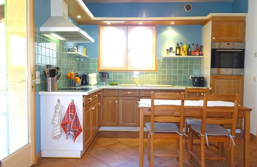 Laroque-des-Alberes Villa | Villa with large garden and swimming pool, close to the village center