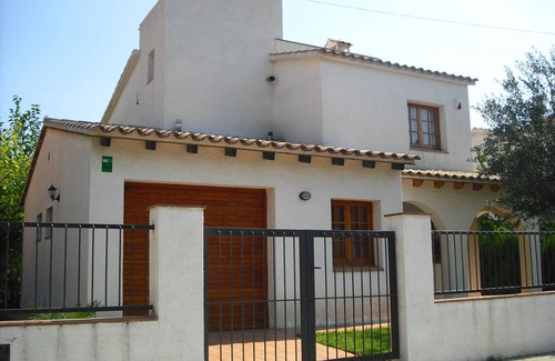 Roda de Bara Ski Chalet | Villa with garden in Costa Daurada