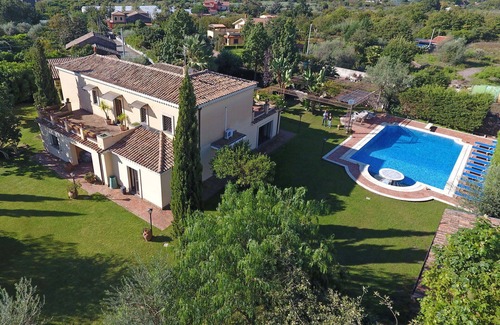 Aci Sant'Antonio Villa | Villa with huge private pool and sublime garden