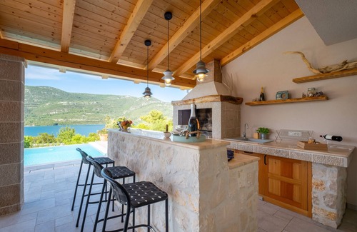 Zaton Doli Villa | Villa with infinity pool and beautiful garden