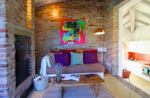 Foiano della Chiana Villa | Villa with private pool nestled in the hills of Pozzo della Chiana. Well-equipped kitchens, air cond