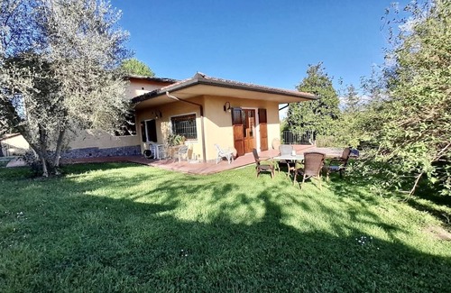 Sovicille Villa | Villa with large garden and annex