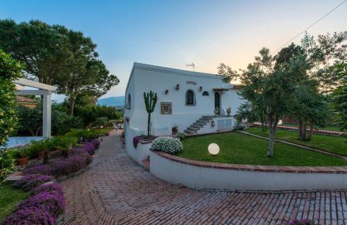 Trappitello Villa | Villa with pool & jacuzzi