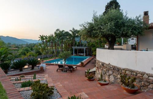 Trappitello Villa | Villa with pool & jacuzzi