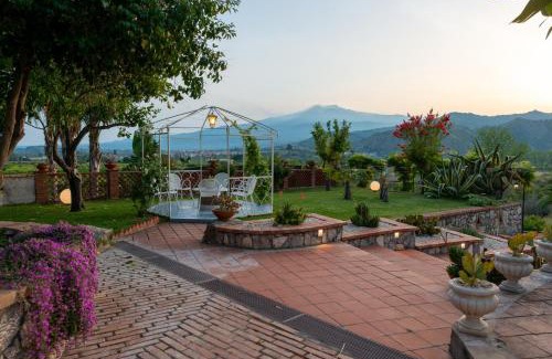 Trappitello Villa | Villa with pool & jacuzzi