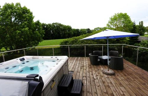Dottikon Villa | Villa with Pool - Leon's Holiday Homes