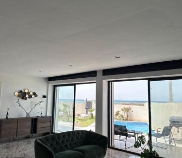 La Fayette Villa | Villa with pool right By water