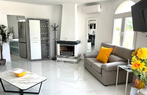 El Chaparral Ski Chalet | Villa with Private Pool in El Chaparral