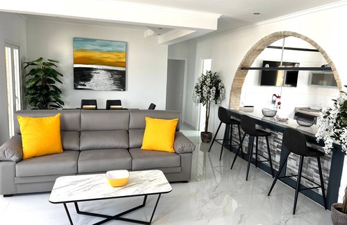 El Chaparral Ski Chalet | Villa with Private Pool in El Chaparral