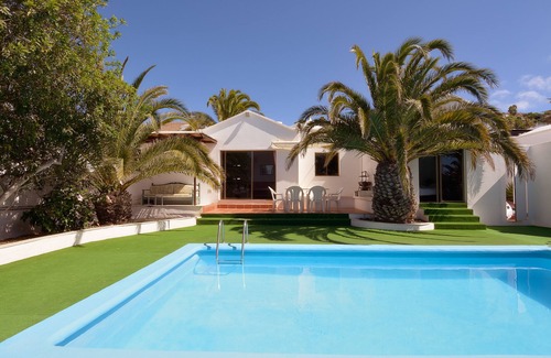 Nazaret Villa | villa with private heated pool and jacuzzi. International TV, fibre wifi