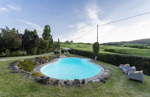 Chianni House | Villa with private pool and stunning views near Pisa
