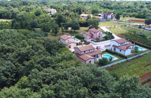 Mofardini Villa | Villa with private pool and outdoor shower