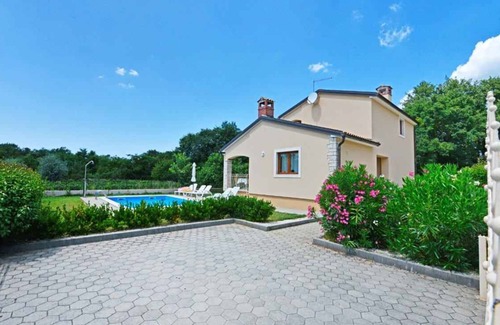 Mofardini Villa | Villa with private pool and outdoor shower