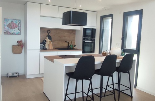 Gouville-sur-Mer House | Villa with sea view and cabanes de Gouville, 80m from the beach.
