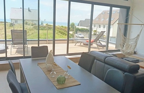 Gouville-sur-Mer House | Villa with sea view and cabanes de Gouville, 80m from the beach.