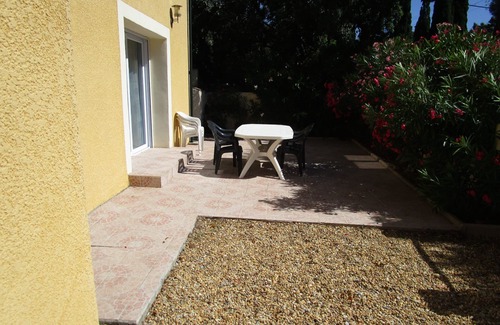 Sauvian Villa | Villa with south facing pool, terraces and garden 600m2, 8 people, 4 bedrooms