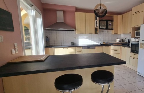 Aureille House | Villa with swimming pool and air conditioning in the heart of the Alpilles, 12 people