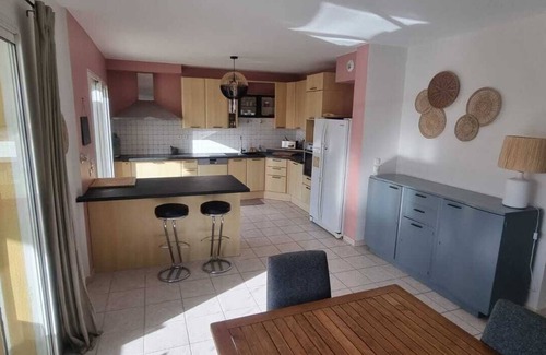 Aureille House | Villa with swimming pool and air conditioning in the heart of the Alpilles, 12 people
