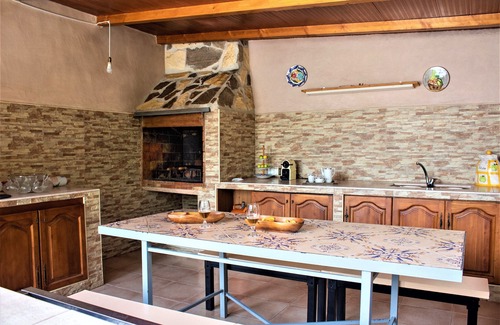 Jodar Ski Chalet | Villa with swimming pool near Úbeda, Baeza and Jaén.