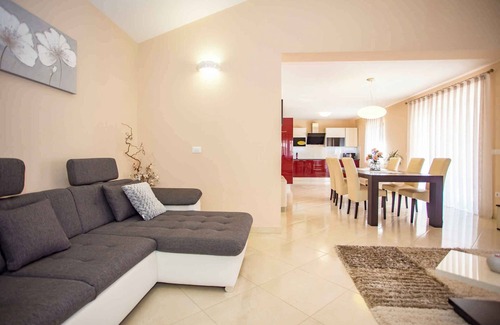 Gulici Villa | Villa with swimming pool and large sun terrace