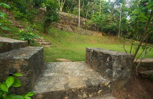 Unawatuna Villa | Villa with Three huge garden and nature friendly