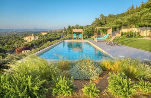 Kiparissia Villa | Villa With Unimpeded View to the Gulf of Kyparisia Next to the Medieval Castle