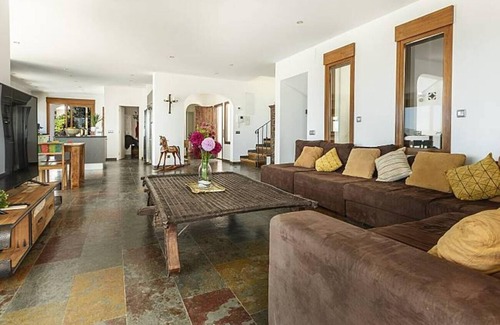 Arnella Villa | Villa "Xenofilia 4" with Mountain View, Private Inifinty Pool & Wi-Fi