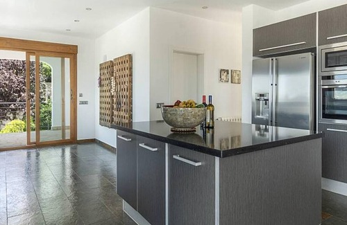 Arnella Villa | Villa "Xenofilia 4" with Mountain View, Private Inifinty Pool & Wi-Fi