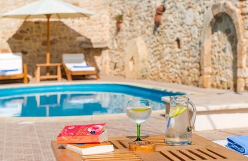 Asteri Villa | Villa Yannis is a traditional 4-bedroom villa with private pool in Asteri