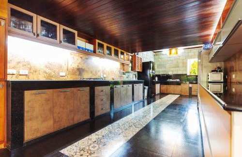 Rawai Villa | Villa Yariana Ocean Front - 8 Bedrooms