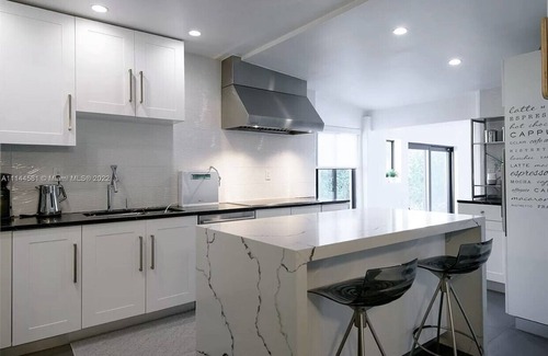 Seybold House | Villa Zen Miami Gated Luxury Home w/Pool Sleeps 8