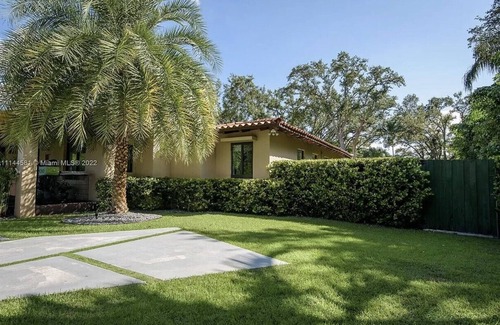 Seybold House | Villa Zen Miami Gated Luxury Home w/Pool Sleeps 8