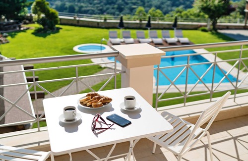 Kaloniktis Villa | Villa Zeus Apts- Unique Surrounding