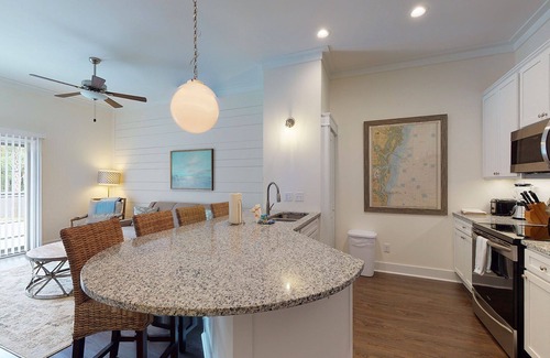 King City Condo | Village-Area Condo w/Pool Unit 2106 First Floor
