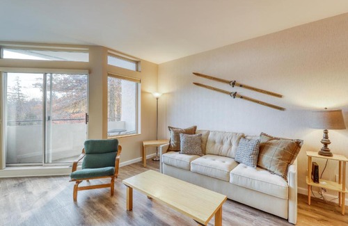 Warren Hotel | Village Gate Unit 209