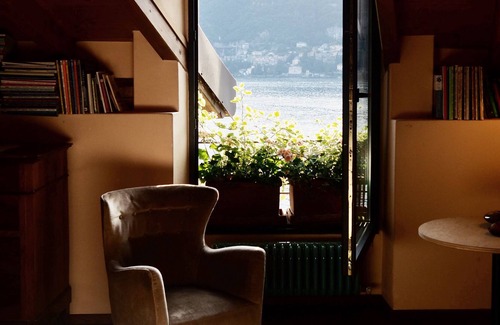Torno House | Village house with garden overlooking the lake