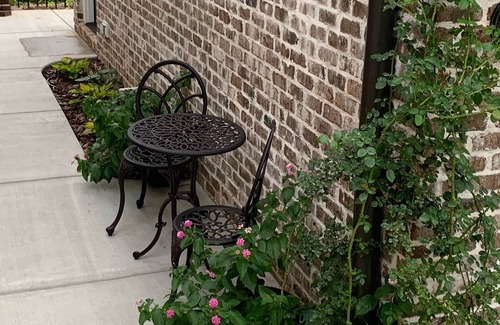 Davidson Apartment | Village Studio -Five minute walk to campus: 12 mins. to town