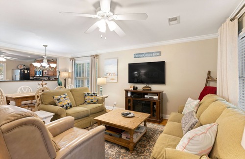 King City House | Village Walk - 3 bedrooms, 2 1/2 bathrooms located next to the Village