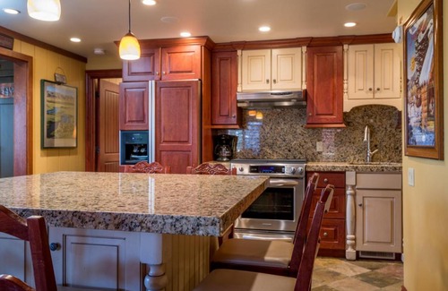 Elkhorn Apartment | Villager 1218