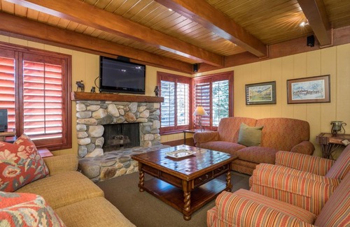 Elkhorn Apartment | Villager 1218