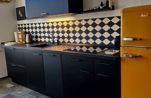 Burg Apartment | VillaKrocker - Elbe cycle path meets wall artwork