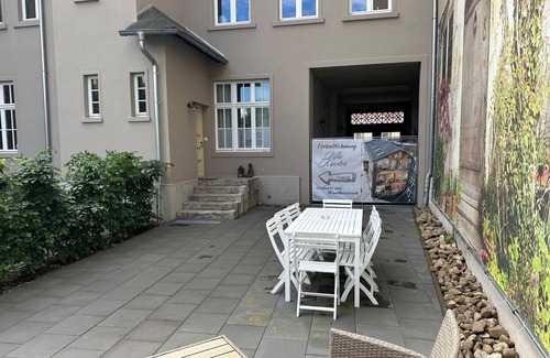 Burg Apartment | VillaKrocker - Elbe cycle path meets wall artwork