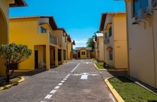 Colonia El Naranjal Apartment | Villas del Mar I