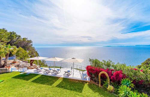Badia Blava Villa | Villas in Badia Blava, Spain