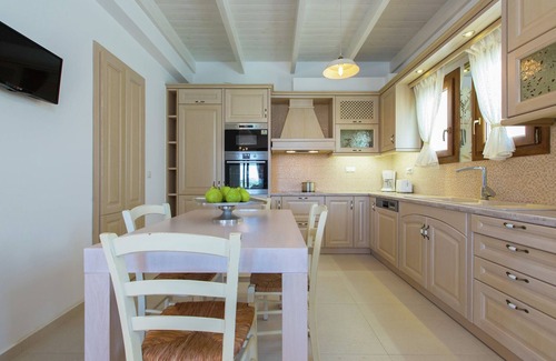 Achlades Villa | Villas in Crete with Private Pool & Beaches