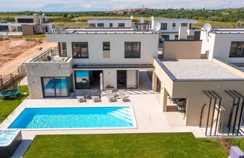 Brtonigla Villa | VILLAS PRIMA FOR LARGE GROUPS